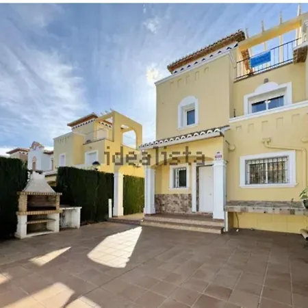 Beautiful Adosado Con Piscina Comunitaria